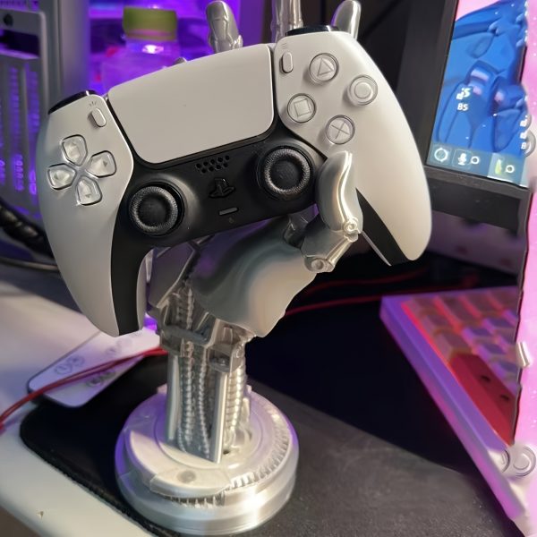 012d6277-bfc5-41b3-b6a8-557a18a6cb89.jpg Cyberpunk Controller Stand – حامل عصري بتصميم سايبربانك ثلاثي الأبعاد