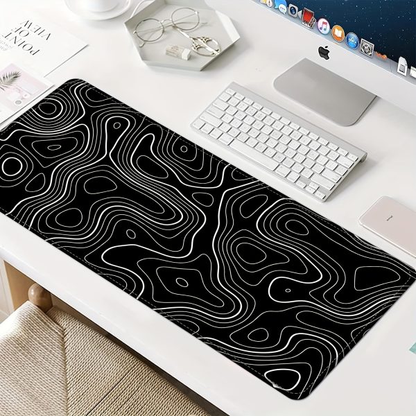 64bd49af-d3ec-4dc9-b9cb-4a30b683ec6d.jpg Extra-Large Gaming Mouse Pad – تصميم أنيق أبيض وأسود لعشاق الـSetup النظيف