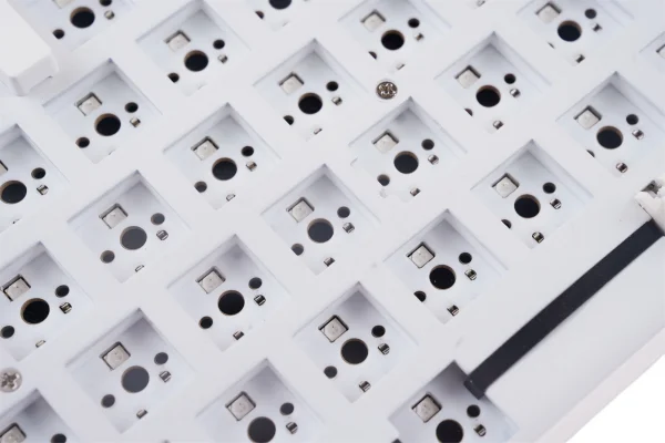 Sdf039ea77fd942a5a1b112f3fb66fa167-1.webp لوحة مفاتيح ميكانيكية RK108 – RGB & 2.4G لاسلكية