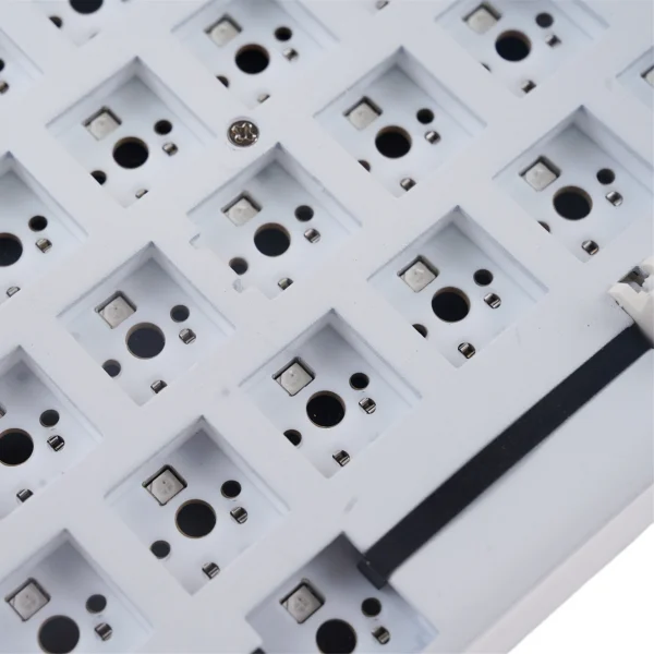 Sfb98ad41edc44bc6a82a7456329f442ej-1.webp لوحة مفاتيح ميكانيكية RK108 – RGB & 2.4G لاسلكية