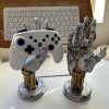 b72c64f7-5e6a-4c59-824e-f49f446da3f7.jpg Cyberpunk Controller Stand – حامل عصري بتصميم سايبربانك ثلاثي الأبعاد